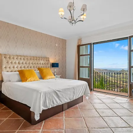 Chalet Amira - Golf Destination Benahavis